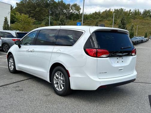 2026 Chrysler Voyager LX