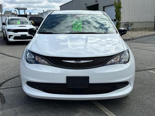 2026 Chrysler Voyager LX