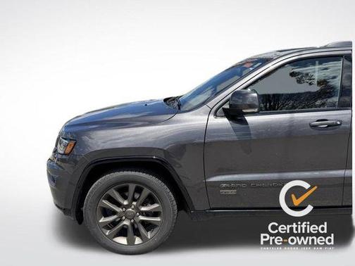Granite Crystal Metallic Clearcoat 2016 Jeep Grand Cherokee Limited