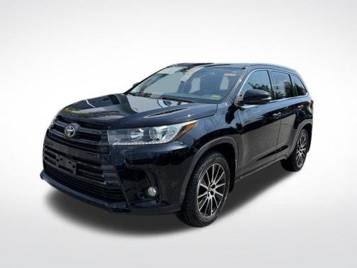 Midnight Black Metallic 2017 Toyota Highlander SE