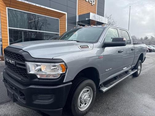 2022 RAM 2500 Tradesman Crew Cab 4x4 6'4' Box