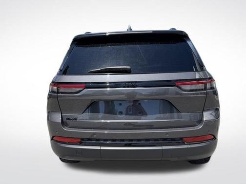 Baltic Gray Metallic Clearcoat 2023 Jeep Grand Cherokee Altitude