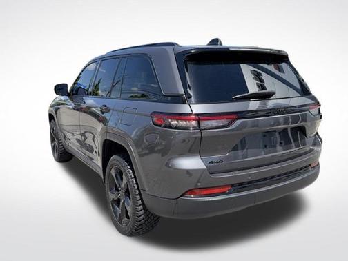 Baltic Gray Metallic Clearcoat 2023 Jeep Grand Cherokee Altitude