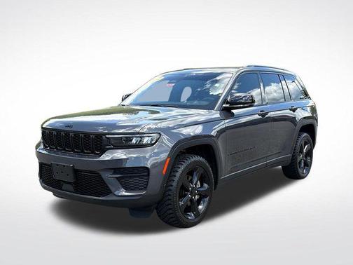 Baltic Gray Metallic Clearcoat 2023 Jeep Grand Cherokee Altitude