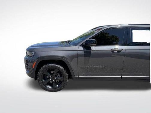 Baltic Gray Metallic Clearcoat 2023 Jeep Grand Cherokee Altitude
