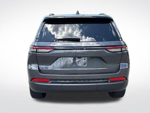 Baltic Gray Metallic Clearcoat 2023 Jeep Grand Cherokee Altitude