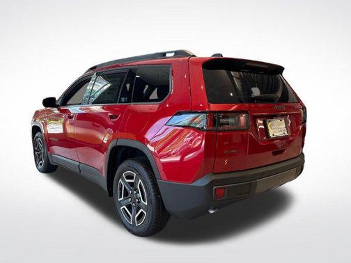 Red Hot Pearlcoat 2026 Jeep Cherokee Laredo 4x4