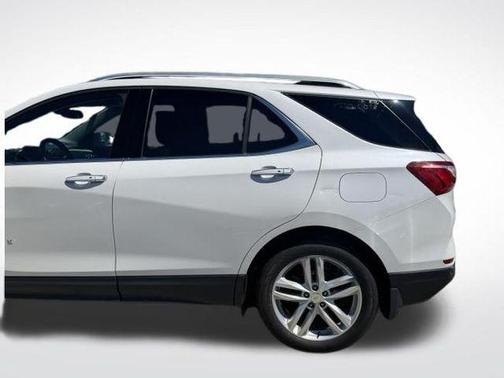 Iridescent Pearl Tricoat 2018 Chevrolet Equinox Premier