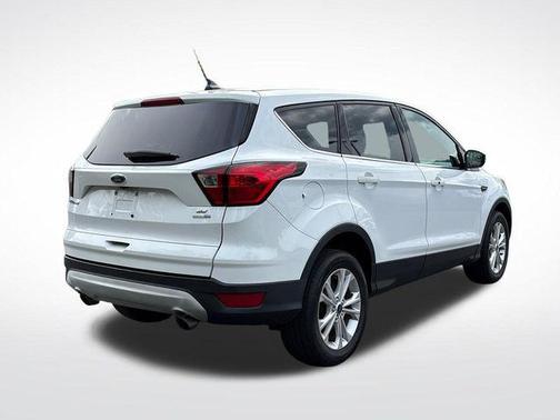 Oxford White 2019 Ford Escape SE