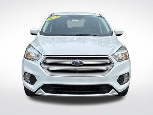 Oxford White 2019 Ford Escape SE