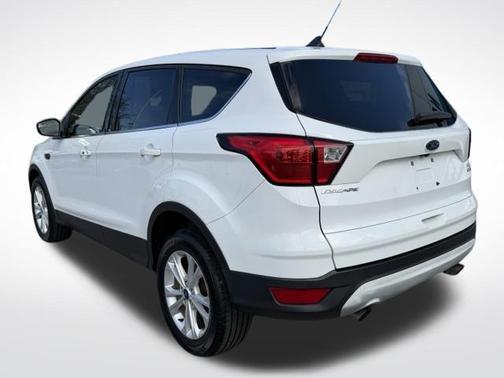 Oxford White 2019 Ford Escape SE