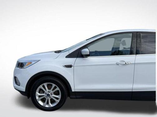 Oxford White 2019 Ford Escape SE
