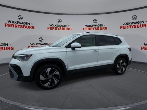 Pure White 2026 Volkswagen Taos SE