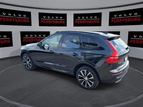 Onyx Black Metallic 2025 Volvo XC60 B5 Plus