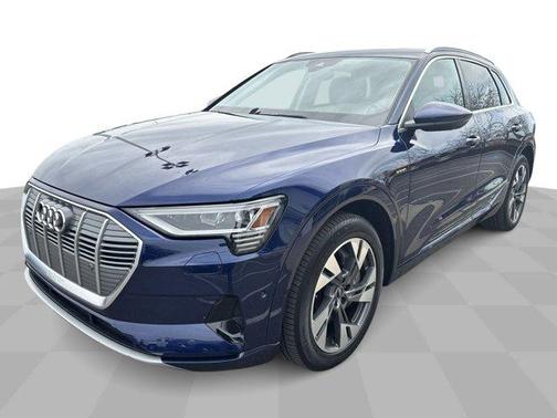 2022 Audi e-tron Premium Plus