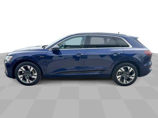 2022 Audi e-tron Premium Plus