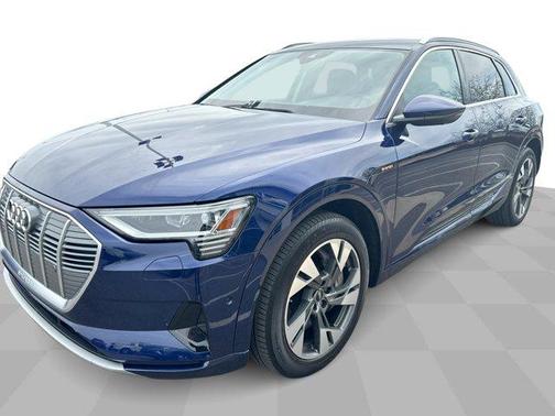 2022 Audi e-tron Premium Plus