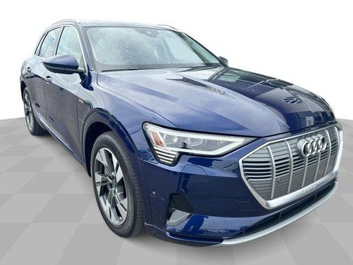 2022 Audi e-tron Premium Plus