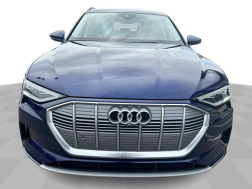 2022 Audi e-tron Premium Plus