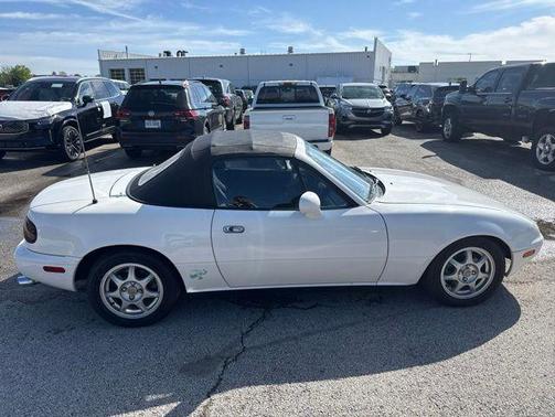 White 1996 Mazda MX-5 Miata Base