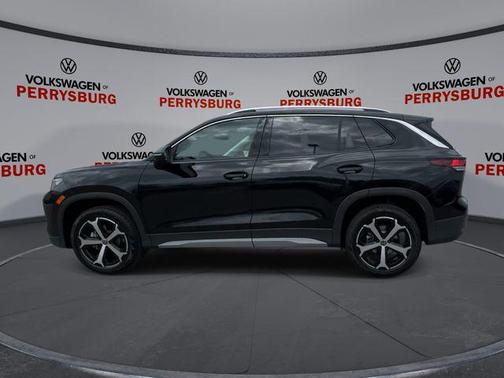 Deep Black Pearl 2026 Volkswagen Tiguan 2.0T SE 4MOTION