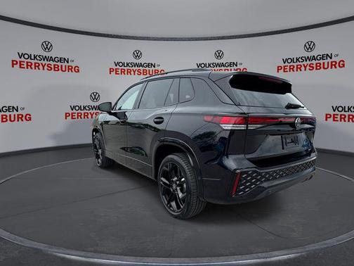 deep black pearl 2026 Volkswagen Tiguan 2.0T SE R-Line Black 4MOTION