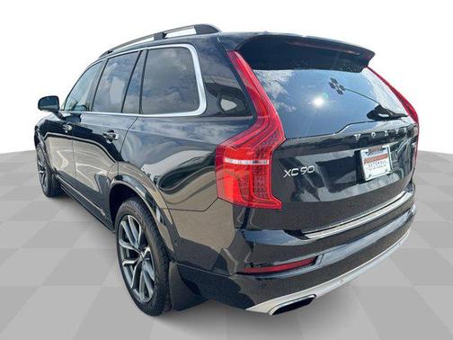 2017 Volvo XC90 T6 Momentum