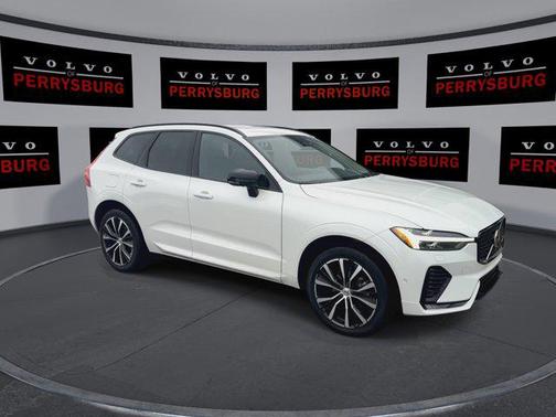 2023 Volvo XC60 Plus Dark Theme