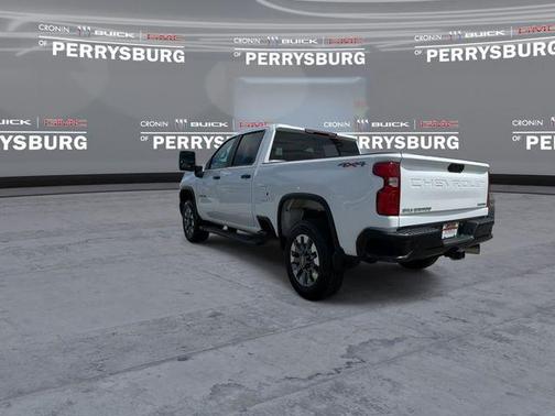 Summit White 2024 Chevrolet Silverado 2500 Custom