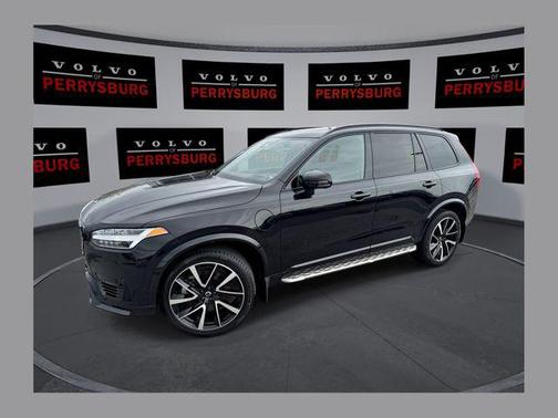 Onyx Black Metallic 2023 Volvo XC90 Recharge Plug-In Hybrid T8 Ultimate Dark Theme 7-Seater