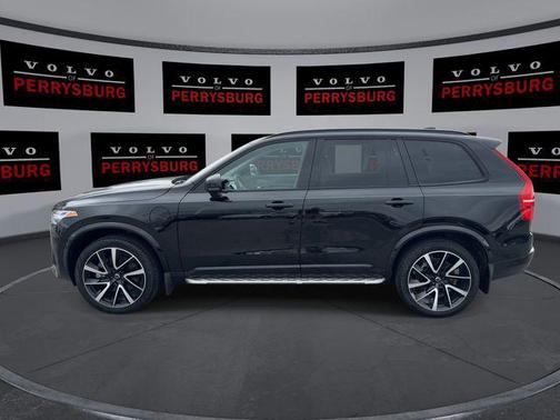 Onyx Black Metallic 2023 Volvo XC90 Recharge Plug-In Hybrid T8 Ultimate Dark Theme 7-Seater
