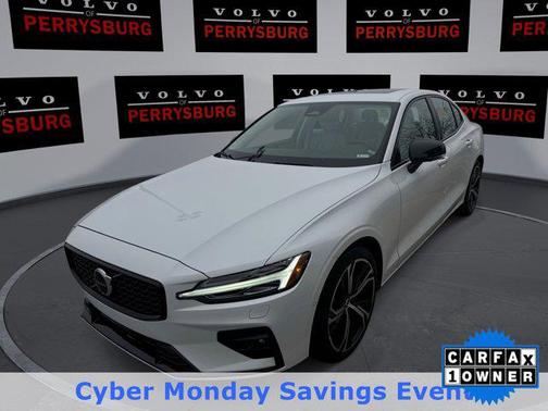 2024 Volvo S60 B5 Plus Dark Theme