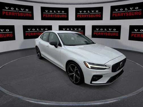 2024 Volvo S60 B5 Plus Dark Theme