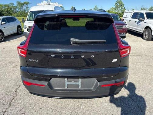 Onyx Black Metallic 2023 Volvo XC40 Recharge Pure Electric Twin Ultimate