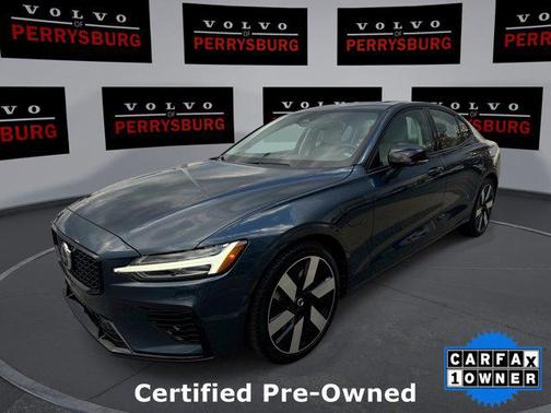 2024 Volvo S60 Recharge Plug-In Hybrid T8 Plus Dark Theme