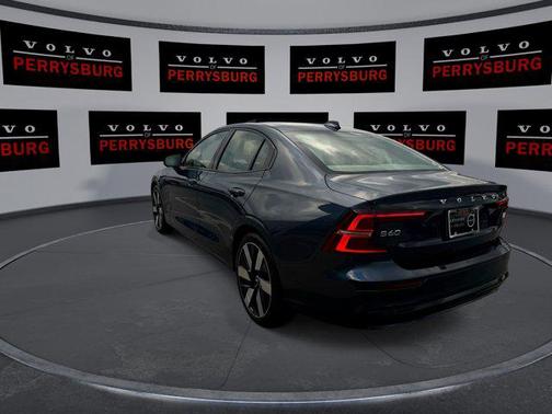 2024 Volvo S60 Recharge Plug-In Hybrid T8 Plus Dark Theme