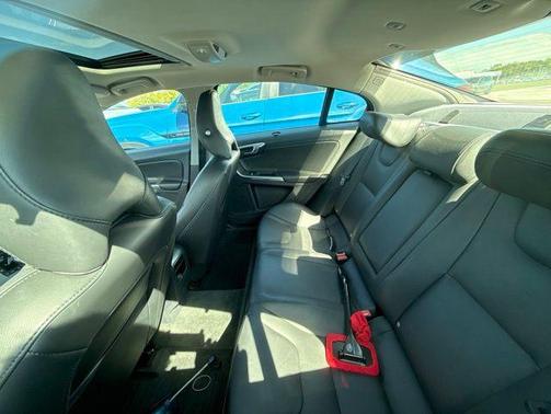 Bright Silver Metallic 2017 Volvo S60 Inscription T5