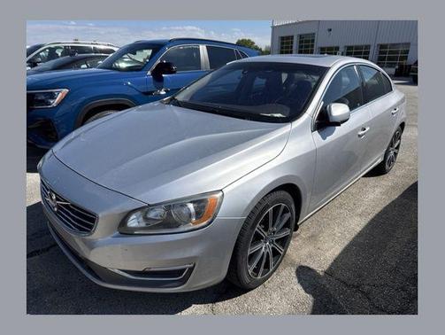 Bright Silver Metallic 2017 Volvo S60 Inscription T5