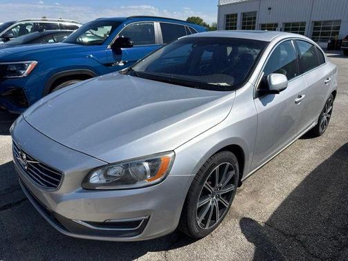 Bright Silver Metallic 2017 Volvo S60 Inscription T5