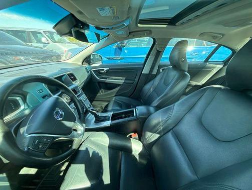 Bright Silver Metallic 2017 Volvo S60 Inscription T5