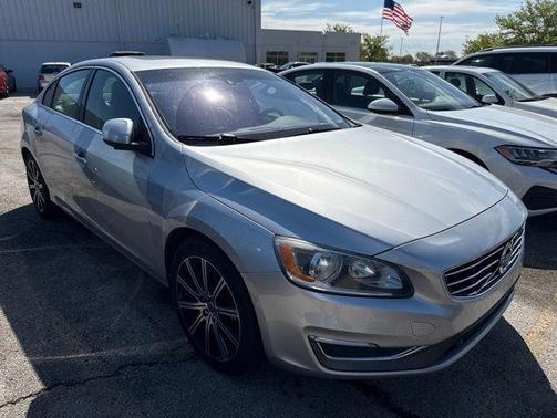 Bright Silver Metallic 2017 Volvo S60 Inscription T5