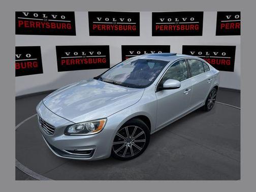 Bright Silver Metallic 2017 Volvo S60 Inscription T5