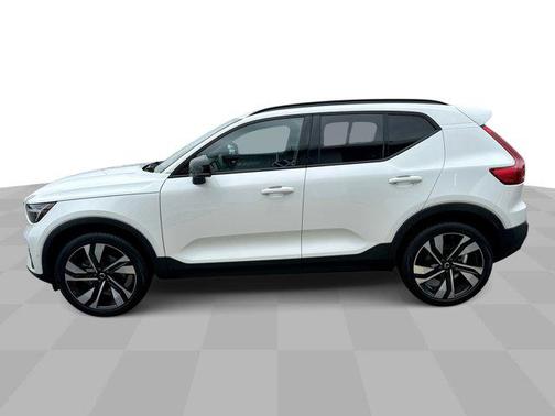 2025 Volvo XC40 Plus Dark Theme
