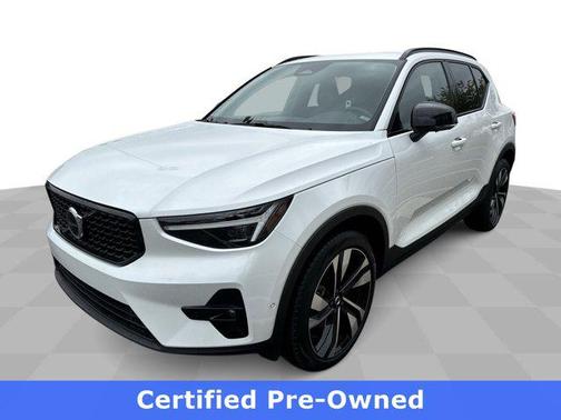 2025 Volvo XC40 Plus Dark Theme