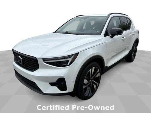 2025 Volvo XC40 B5 Plus Dark Theme