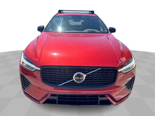 2022 Volvo XC60 B6 R-Design