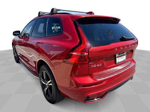 2022 Volvo XC60 B6 R-Design