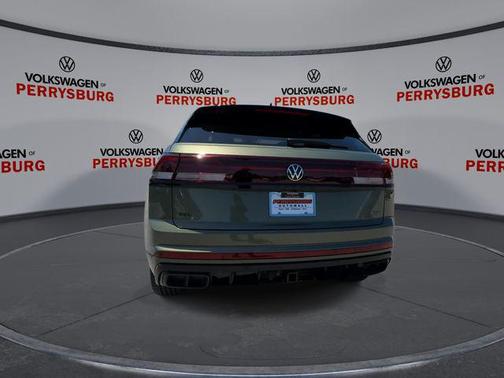 avocado green pearl 2026 Volkswagen Atlas Cross Sport 2.0T SEL