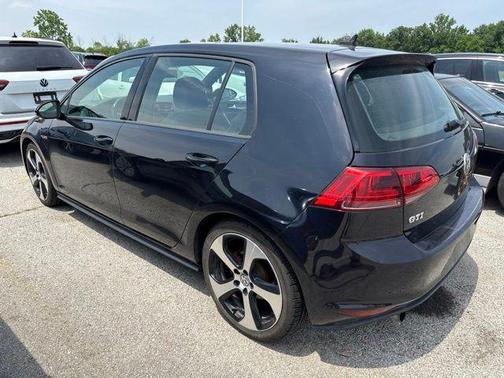Deep Black Pearl 2016 Volkswagen Golf GTI 2.0T SE 4-Door
