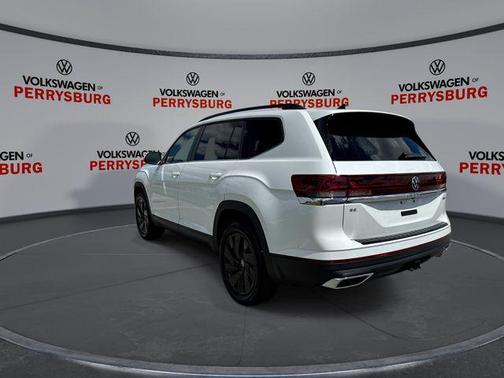 Opal White Pearl 2026 Volkswagen Atlas 2.0T SE w/Technology 4MOTION